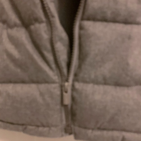 NEW, Old Navy, Gray, Hooded Puffer Vest, Size 4T - Picture 3 of 4